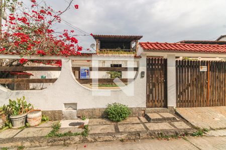 Casa de condomínio para alugar com 360m², 3 quartos e 4 vagasPlaquinha 