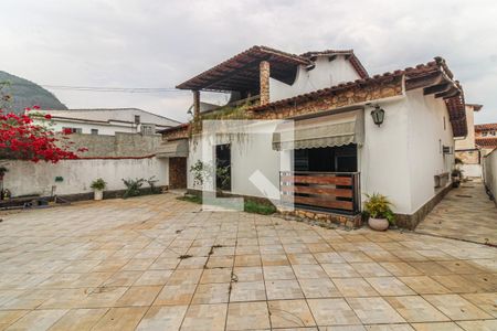 Casa de condomínio para alugar com 360m², 3 quartos e 4 vagasÁrea externa