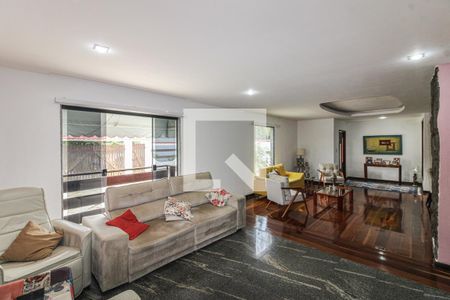 Sala de casa de condomínio para alugar com 3 quartos, 360m² em Vargem Pequena, Rio de Janeiro