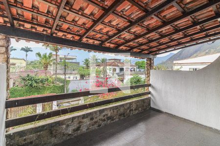Casa de condomínio para alugar com 360m², 3 quartos e 4 vagasVaranda