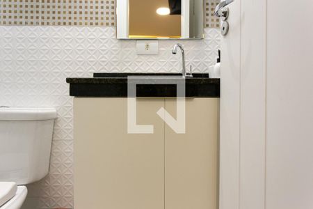 Banheiro da Suíte de casa de condomínio à venda com 3 quartos, 200m² em Vila Esperança, São Paulo