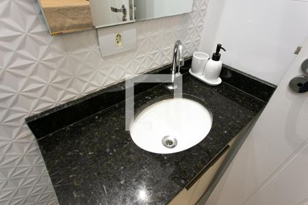 Banheiro da Suíte de casa de condomínio à venda com 3 quartos, 200m² em Vila Esperança, São Paulo