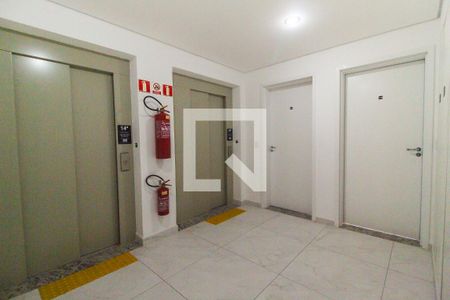 Apartamento à venda com 50m², 2 quartos e 1 vaga Apartamento à venda com 50m², 2 quartos e 1 vagaHall