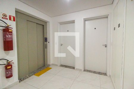 Apartamento à venda com 50m², 2 quartos e 1 vaga Apartamento à venda com 50m², 2 quartos e 1 vagaHall