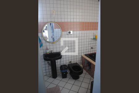 Casa de condomínio para alugar com 420m², 5 quartos e 3 vagasBanheiro da Suíte 2