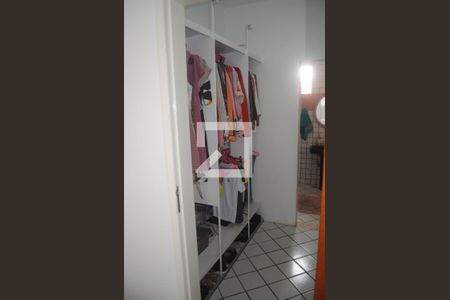 Casa de condomínio para alugar com 420m², 5 quartos e 3 vagasCloset da suíte 2