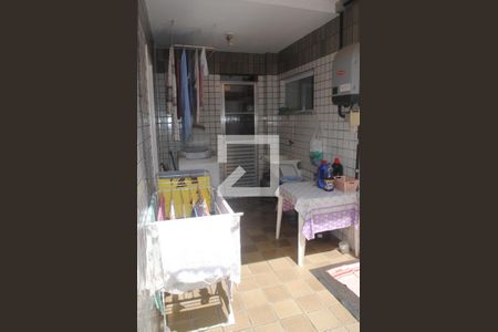 Casa de condomínio para alugar com 420m², 5 quartos e 3 vagasCozinha - Armários