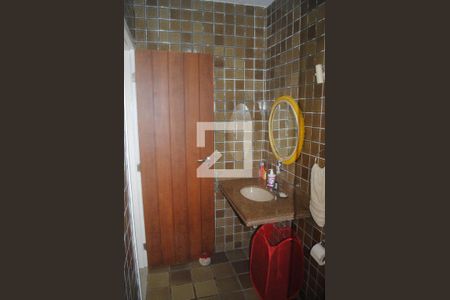 Casa de condomínio para alugar com 420m², 5 quartos e 3 vagasBanheiro da Suíte 1