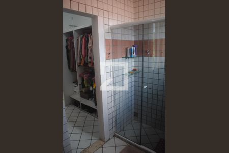 Casa de condomínio para alugar com 420m², 5 quartos e 3 vagasBanheiro da Suíte 2