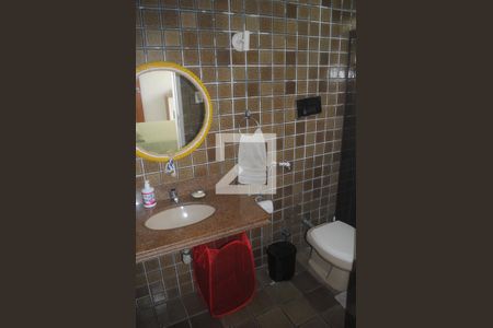 Casa de condomínio para alugar com 420m², 5 quartos e 3 vagasBanheiro da Suíte 1