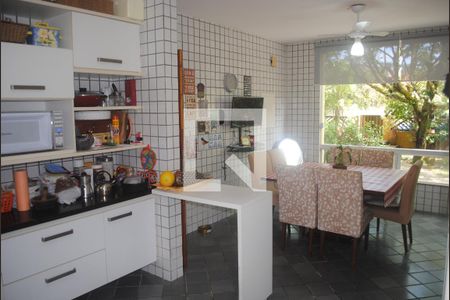 Casa de condomínio para alugar com 420m², 5 quartos e 3 vagasCozinha - Armários