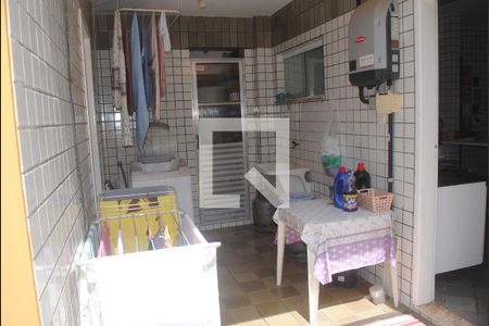 Casa de condomínio para alugar com 420m², 5 quartos e 3 vagasCozinha - Armários