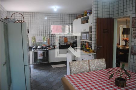 Casa de condomínio para alugar com 420m², 5 quartos e 3 vagasCozinha - Armários