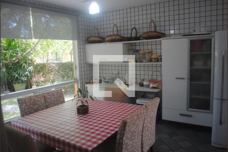 Casa de condomínio para alugar com 420m², 5 quartos e 3 vagasCozinha - Armários