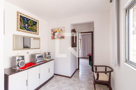 Casa à venda com 224m², 5 quartos e 3 vagasCorredor