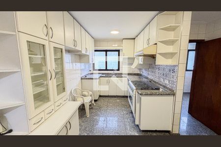 Apartamento à venda com 150m², 3 quartos e 2 vagas Apartamento à venda com 150m², 3 quartos e 2 vagasCozinha