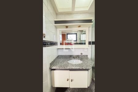 Apartamento à venda com 150m², 3 quartos e 2 vagas Apartamento à venda com 150m², 3 quartos e 2 vagasBanheiro da Suíte 1