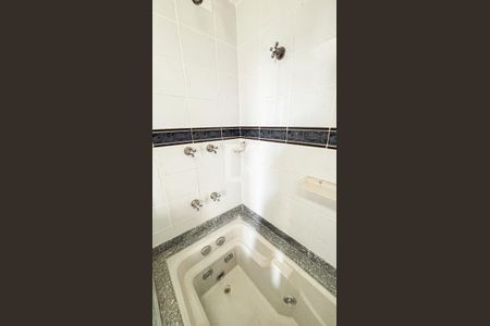 Apartamento à venda com 150m², 3 quartos e 2 vagas Apartamento à venda com 150m², 3 quartos e 2 vagasBanheiro da Suíte 1