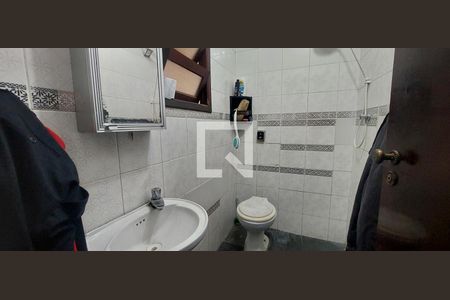 Casa à venda com 298m², 4 quartos e 4 vagas Casa à venda com 298m², 4 quartos e 4 vagasBanheiro de serviço