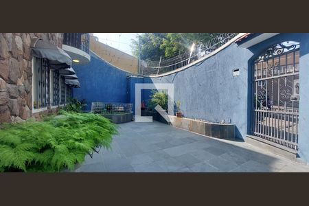 Casa à venda com 298m², 4 quartos e 4 vagas Casa à venda com 298m², 4 quartos e 4 vagasQuintal