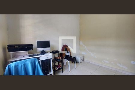 Casa à venda com 298m², 4 quartos e 4 vagas Casa à venda com 298m², 4 quartos e 4 vagasEscritório