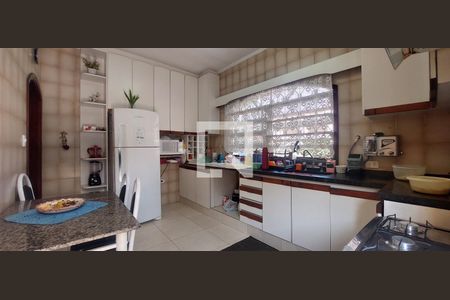 Casa à venda com 298m², 4 quartos e 4 vagas Casa à venda com 298m², 4 quartos e 4 vagasCozinha