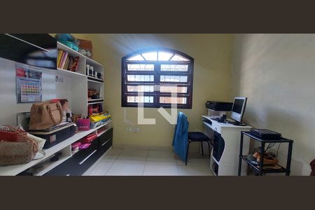 Casa à venda com 298m², 4 quartos e 4 vagas Casa à venda com 298m², 4 quartos e 4 vagasEscritório