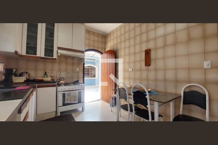 Casa à venda com 298m², 4 quartos e 4 vagas Casa à venda com 298m², 4 quartos e 4 vagasCozinha