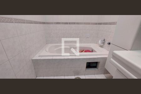 Casa à venda com 298m², 4 quartos e 4 vagas Casa à venda com 298m², 4 quartos e 4 vagasBanheiro Quarto 1 suíte - banheira