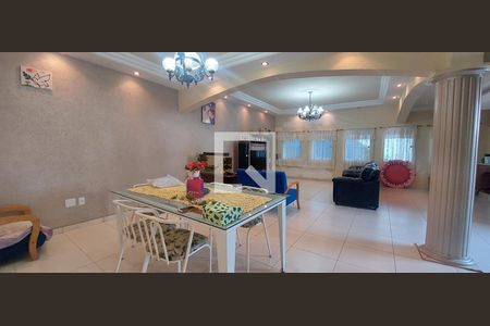 Sala de casa à venda com 4 quartos, 298m² em Vila Scarpelli, Santo André