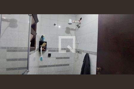 Casa à venda com 298m², 4 quartos e 4 vagas Casa à venda com 298m², 4 quartos e 4 vagasBanheiro de serviço