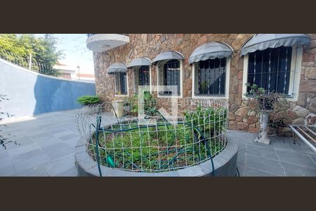 Casa à venda com 298m², 4 quartos e 4 vagas Casa à venda com 298m², 4 quartos e 4 vagasQuintal