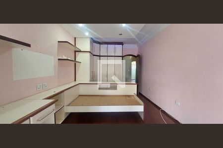 Casa à venda com 298m², 4 quartos e 4 vagas Casa à venda com 298m², 4 quartos e 4 vagasQuarto 2