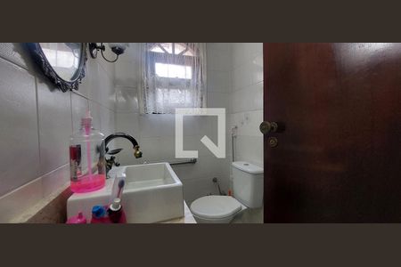 Casa à venda com 298m², 4 quartos e 4 vagas Casa à venda com 298m², 4 quartos e 4 vagasLavabo