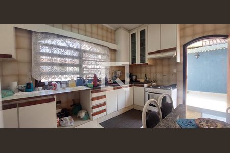 Casa à venda com 298m², 4 quartos e 4 vagas Casa à venda com 298m², 4 quartos e 4 vagasCozinha