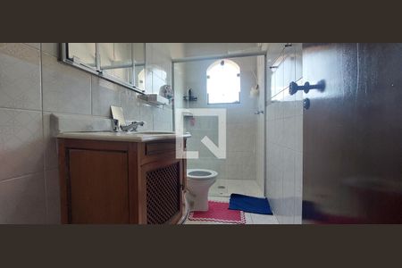 Casa à venda com 298m², 4 quartos e 4 vagas Casa à venda com 298m², 4 quartos e 4 vagasBanheiro 2