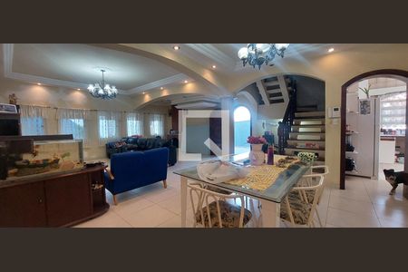 Sala de casa à venda com 4 quartos, 298m² em Vila Scarpelli, Santo André