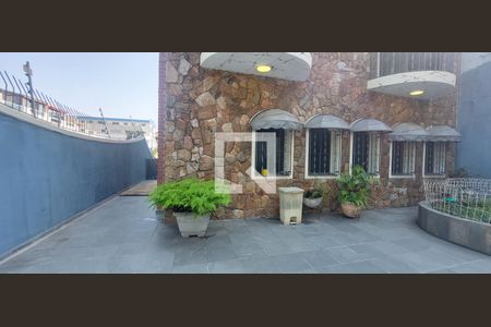 Casa à venda com 298m², 4 quartos e 4 vagas Casa à venda com 298m², 4 quartos e 4 vagasQuintal