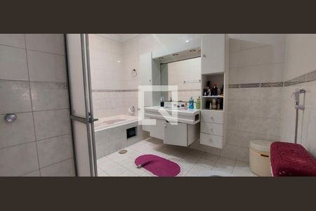 Casa à venda com 298m², 4 quartos e 4 vagas Casa à venda com 298m², 4 quartos e 4 vagasBanheiro Quarto 1 suíte