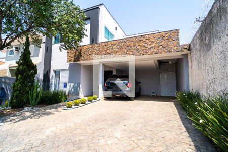 Casa para alugar com 301m², 3 quartos e 4 vagasFachada
