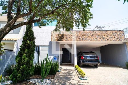 Casa para alugar com 301m², 3 quartos e 4 vagasFachada