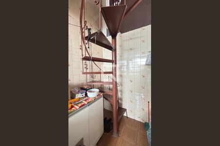 Casa para alugar com 196m², 3 quartos e 3 vagasEscada