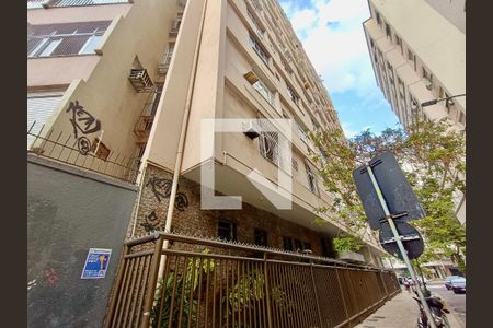 Studio para alugar com 38m², 1 quarto e sem vagaFachada com cartaz QA