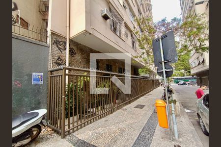 Studio para alugar com 38m², 1 quarto e sem vagaFachada com cartaz QA