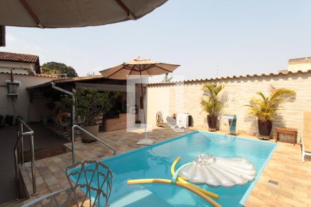 Casa à venda com 492m², 3 quartos e 3 vagasPiscina