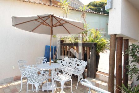 Casa à venda com 492m², 3 quartos e 3 vagasPiscina