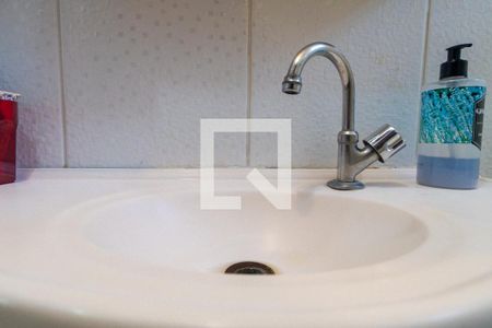 Casa à venda com 220m², 3 quartos e 2 vagasBanheiro da Suíte Detalhe