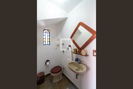 Casa à venda com 220m², 3 quartos e 2 vagasLavabo