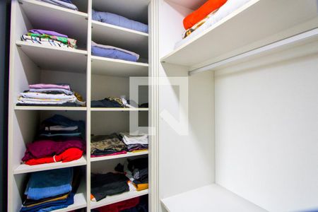 Apartamento à venda com 77m², 2 quartos e 2 vagas Apartamento à venda com 77m², 2 quartos e 2 vagasCloset do quarto 1