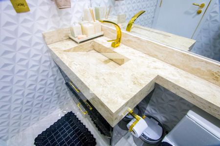 Apartamento à venda com 77m², 2 quartos e 2 vagas Apartamento à venda com 77m², 2 quartos e 2 vagasBanheiro social